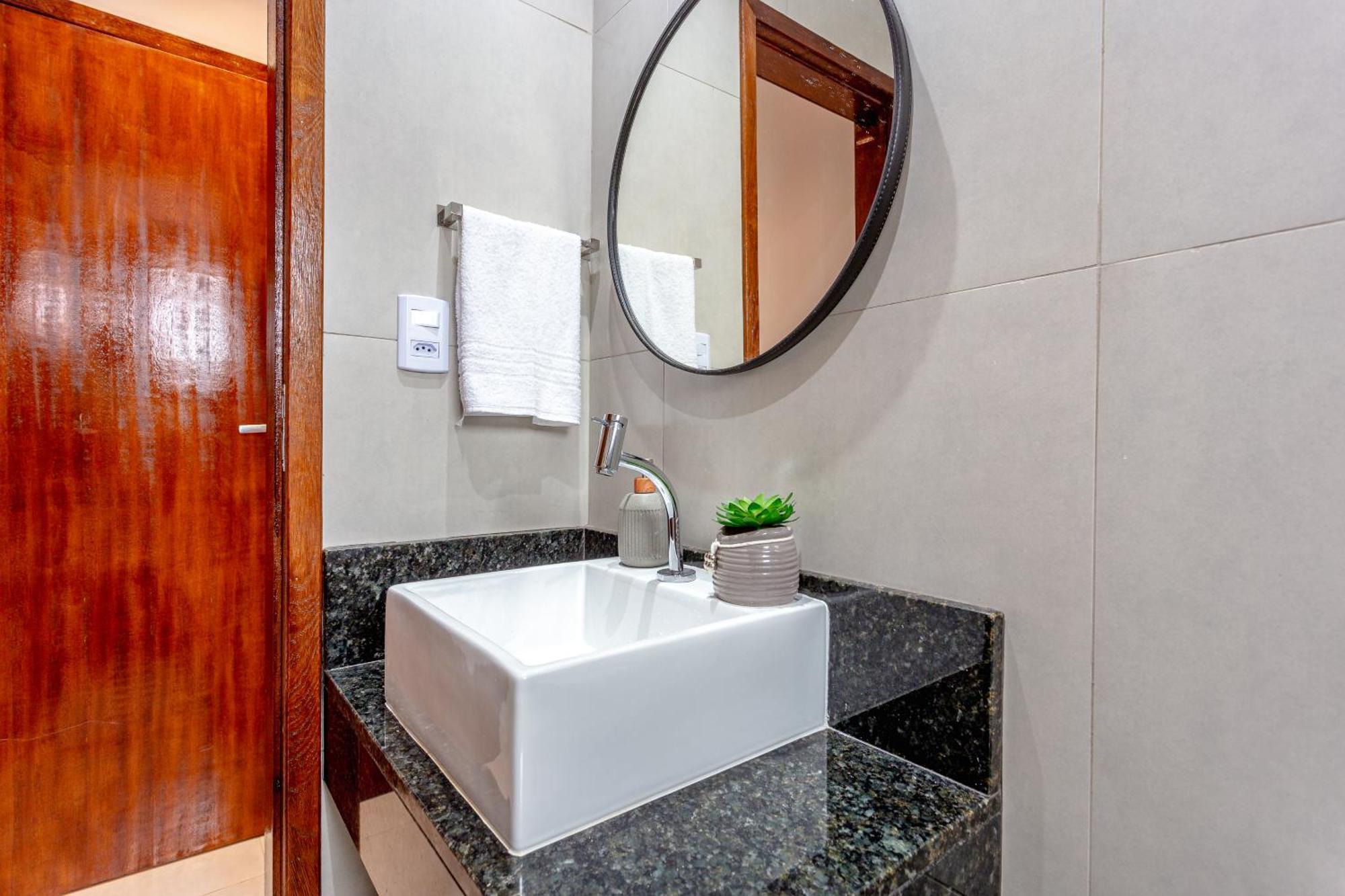 Casa Em Com 4 Suites, Piscina E Churrasqueira Proximo Praias *